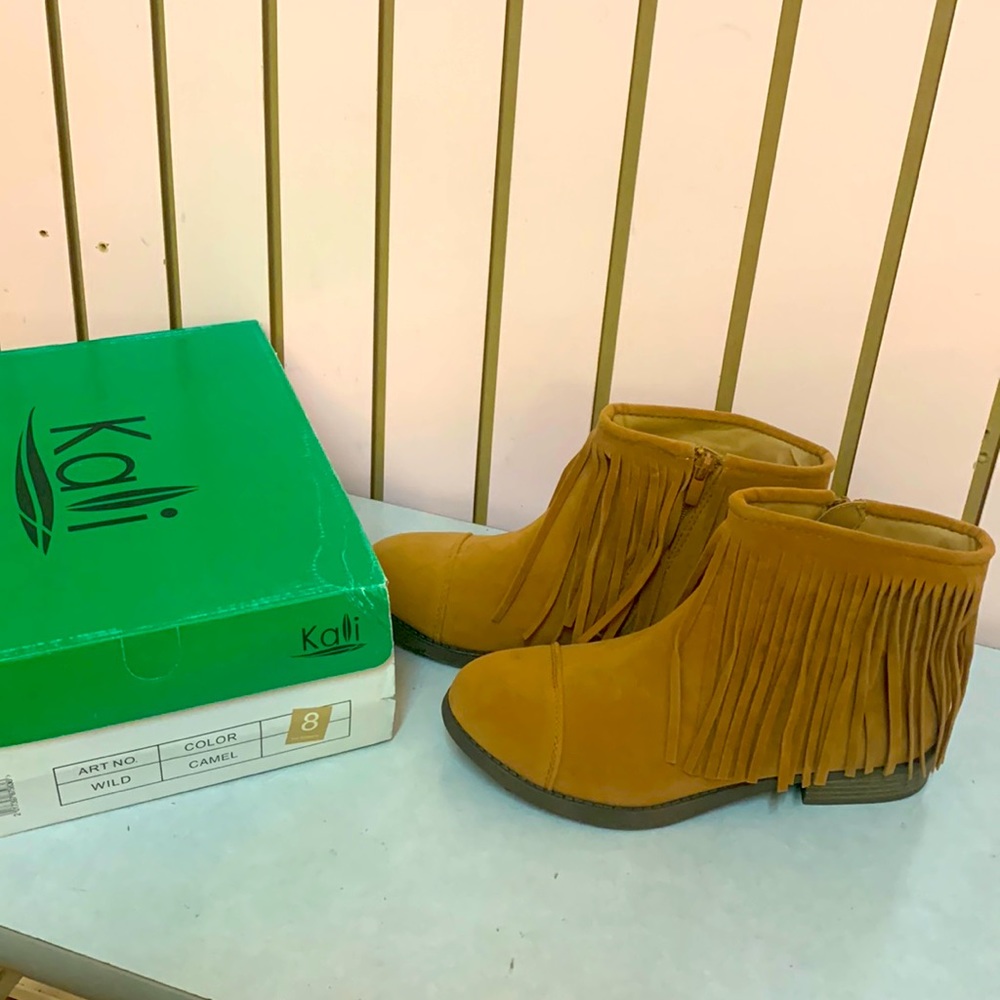 Camel winter boot size 8